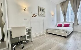 Lothian Center Apartment